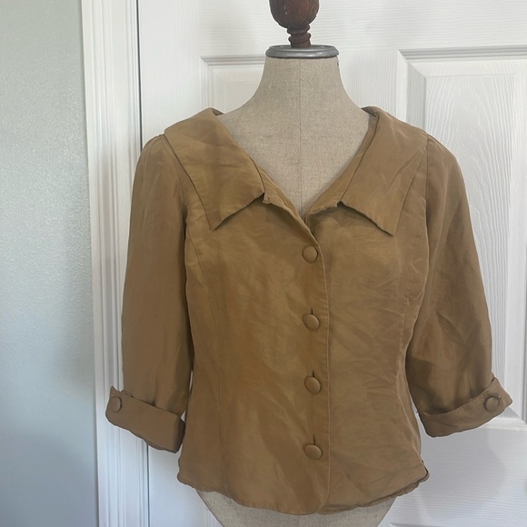 Allison Taylor Tops - Vintage Allison Taylor 100% silk button down gold blouse collar women’s size 6